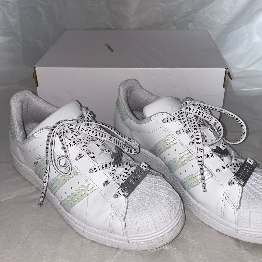 “Sneaker Queen” shell toe adidas superstar⭐️